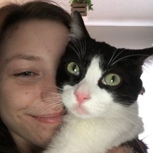 Meet your Posher, Thea